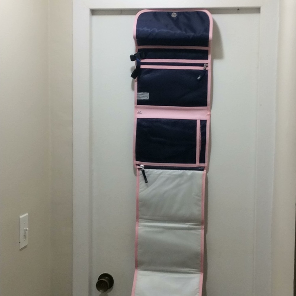 Vineyard vines changing pad with 3 Storage…